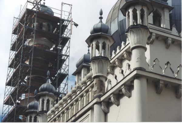 Cupola in place on top of minaret 