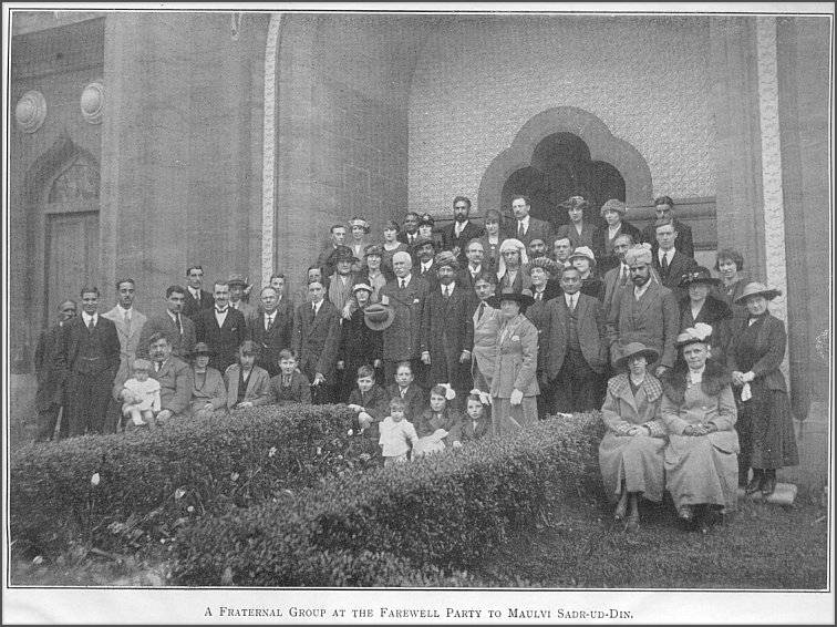 Group photo outside Woking Mosque, 1920